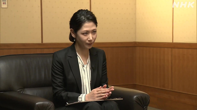 桑子真帆アナ 胸前が開いて巨乳が強調される!! | アナきゃぷ速報