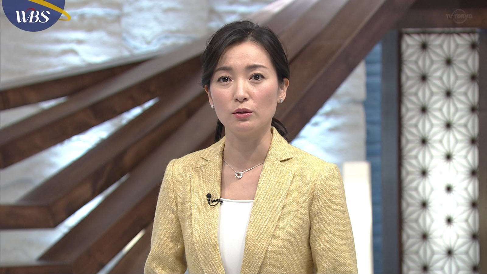 大江麻理子アナ 机の下の太もも ゾーン アナきゃぷ速報 大江麻理子アナ 机の下の太もも ゾーン アナきゃぷ速報