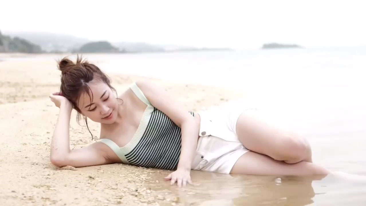 中川真理子　エロ 中川絵美里アナ 写真集メイキング、セクシー衣装の谷間！！【GIF動画あり】 : アナきゃぷ速報