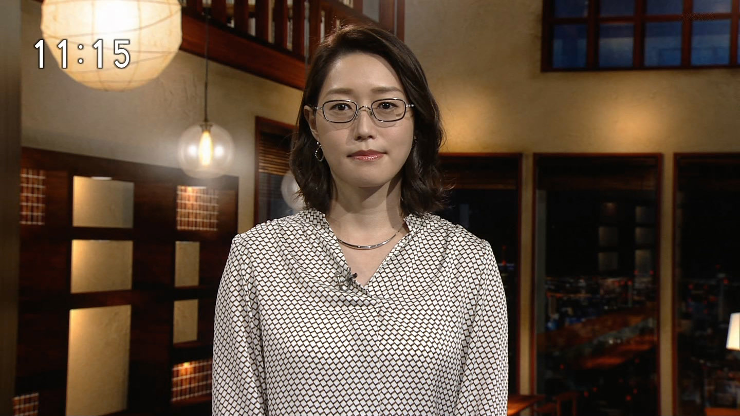 牛田茉友アナ メガネ姿で巨乳を乗せる アナきゃぷ速報