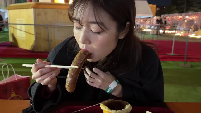 杉浦みずきアナ　極太ソーセージを頬張る！！【GIF動画あり】