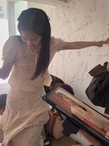 刈川くるみアナ　強風にあおられて下着が浮き出てしまうハプニング！！【GIF動画あり】