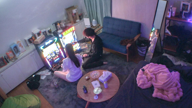 【ノーブラ部屋着姿】家でリラックスしてるすっぴん彼女！！