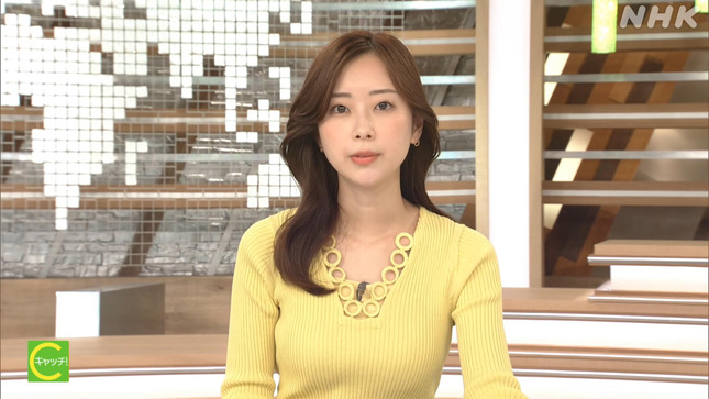 川口由梨香アナ　ニットで胸元強調！！【GIF動画あり】