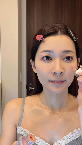 山本里菜アナ キャミソールの脇と谷間!!【GIF動画あり】