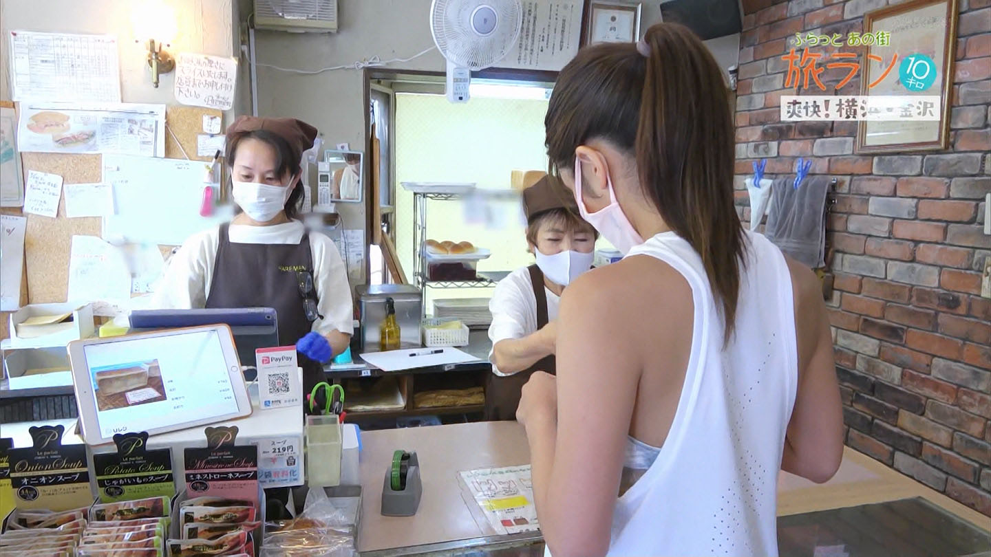 岡副麻希アナ 凄いタンクトップで街を走る 脇全開 アナきゃぷ速報 岡副麻希アナ 凄いタンクトップで街を走る 脇全開 アナきゃぷ速報