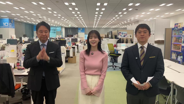 中原みなみアナ　ニットの隠れ巨乳が微揺れ！！【GIF動画あり】