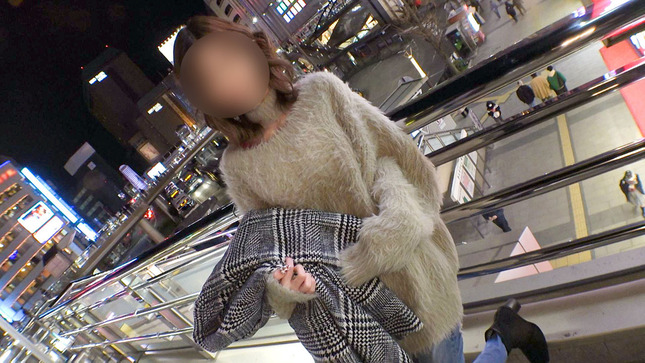 友人にドタキャンされて駅前を彷徨うギャルをナンパ！4