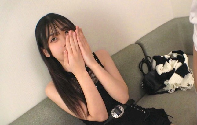 学校全休、所在なげパンク女子 7