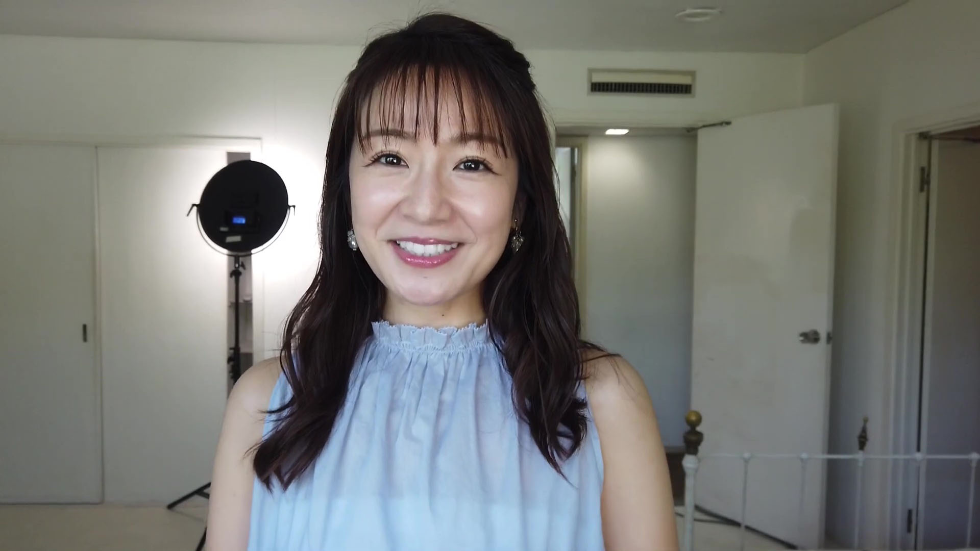 長野美郷アナ ノースリーブの横乳とお尻と脇 アナきゃぷ速報