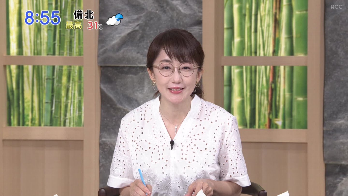 唐橋ユミアナ 脇からインナーチラ見え アナきゃぷ速報