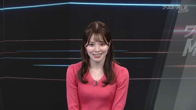 三宅絹紗アナ　ニットで胸元強調！！