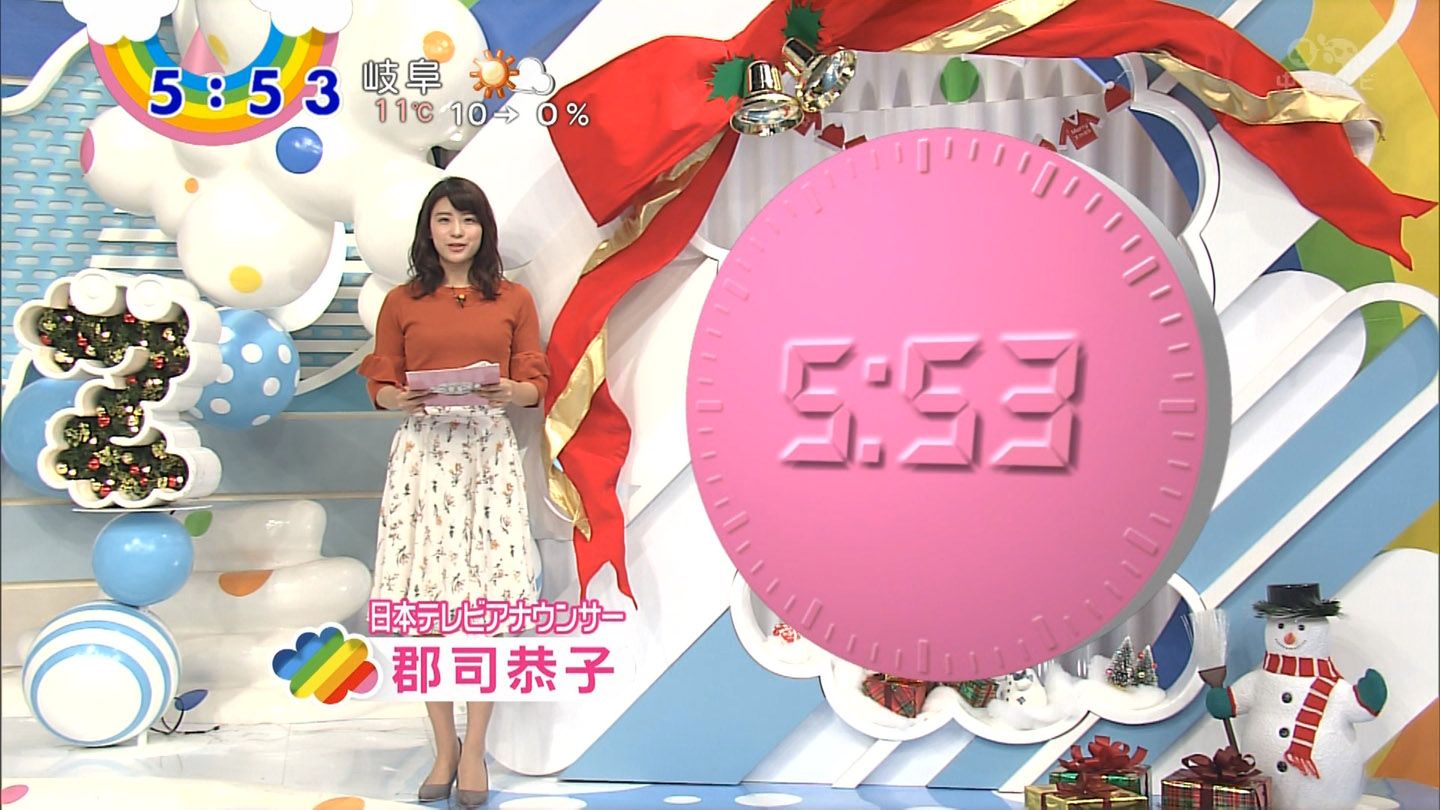 小熊美香アナ 胸元ゆるゆる衣装にパン線も アナきゃぷ速報