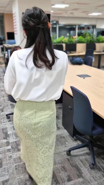 石渡花菜アナ　お尻が透けてしまう！！【GIF動画あり】