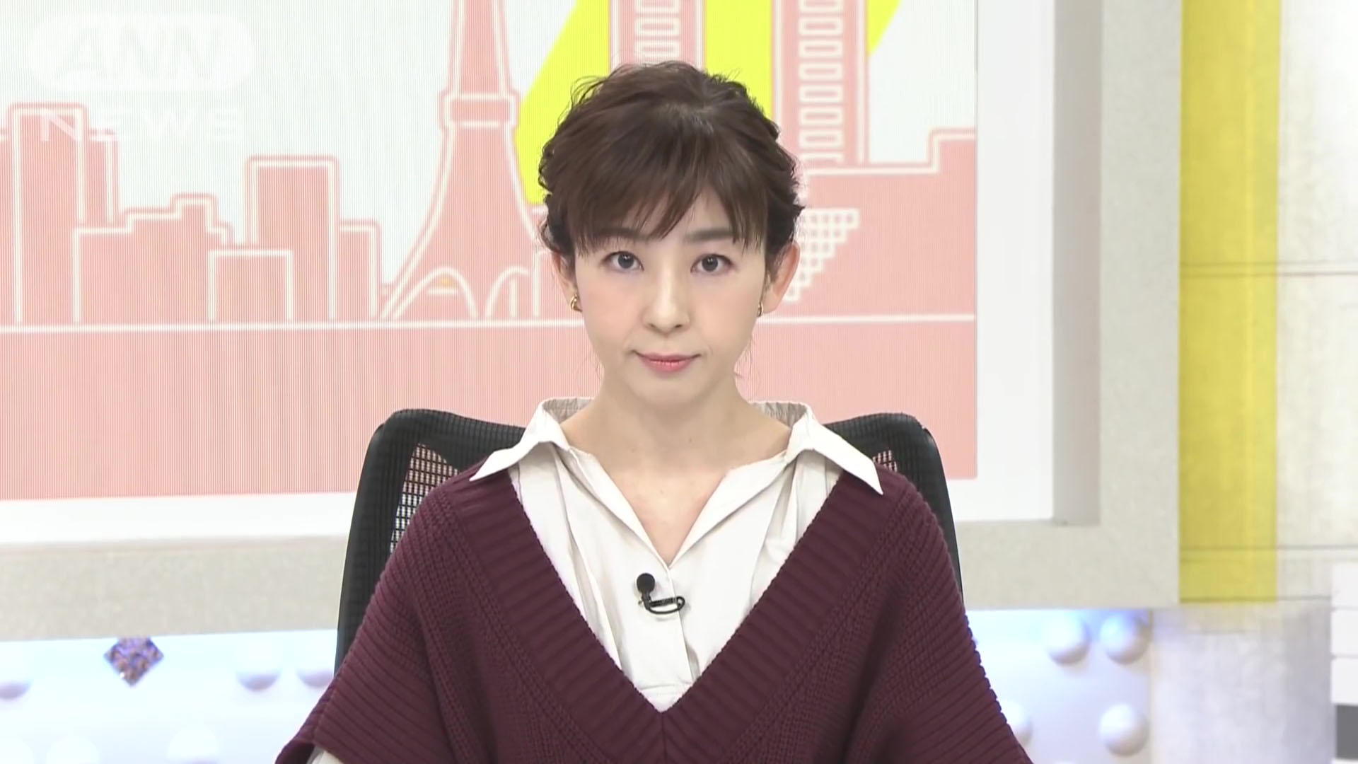 松尾由美子アナ 猫と遊んで胸元チラ見え アナきゃぷ速報