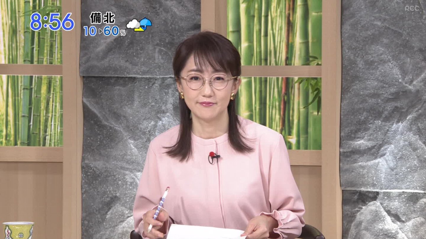 唐橋ユミアナ 巨乳の横乳 ＆ お尻！ : アナきゃぷ速報