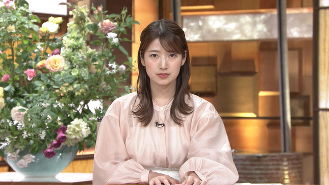 安藤萌々アナ　黒いブラ紐まで透ける！！