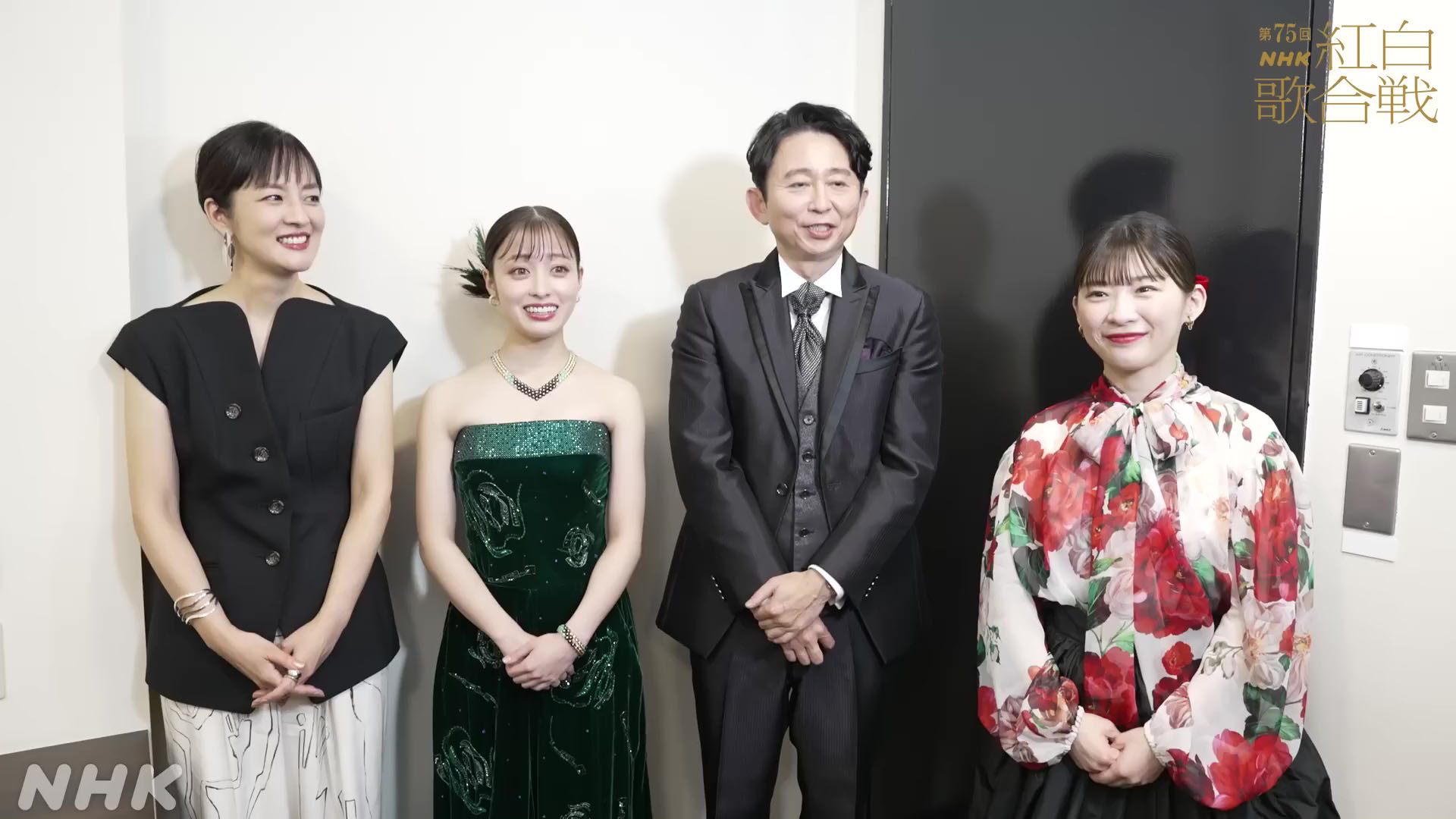 鈴木菜穂子放尿写真 鈴木奈穂子アナ 脇からインナーチラ見え！！ : アナきゃぷ速報