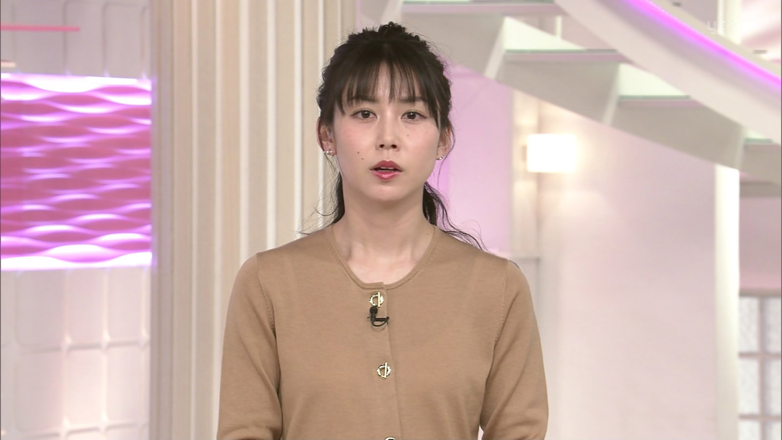 杉野真実アナ ニットと透けたインナー アナきゃぷ速報