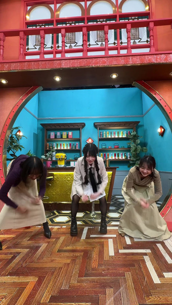 若林有子アナ　変な踊りで胸チラ、谷間チラ、乳揺れ！！【GIF動画あり】