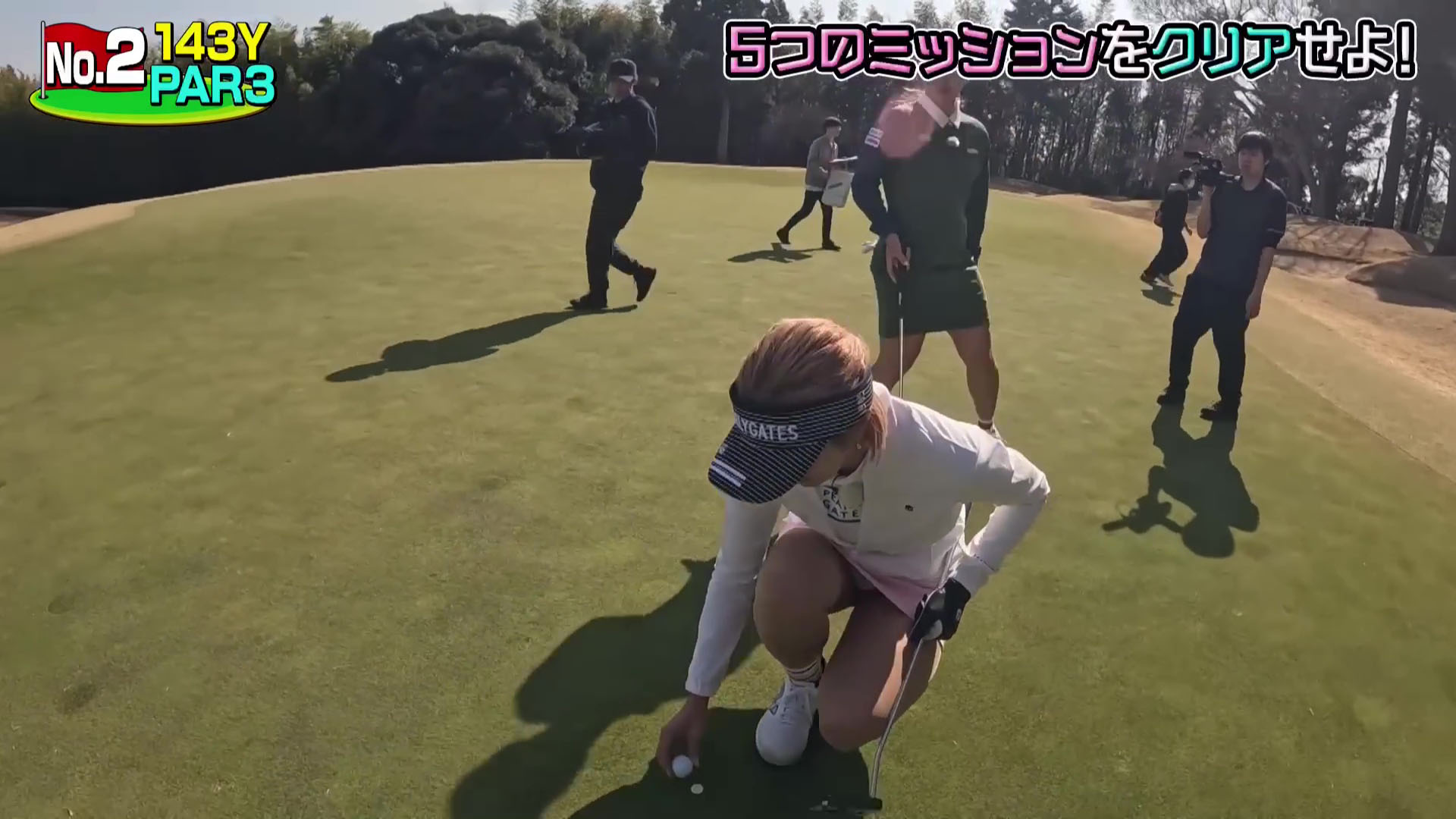 しゃがみ パンチラgif 稲村亜美キャスター ミニスカゴルフでしゃがみパンチラ！！【GIF動画あり】 : アナきゃぷ速報