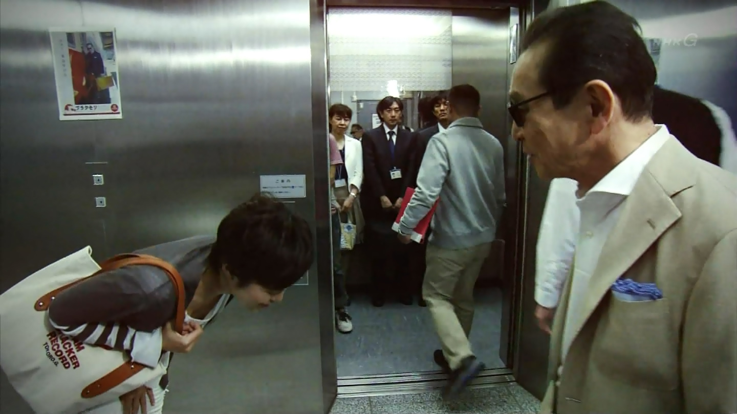 有働由美子アナが胸チラ 谷間チラ ピタパンにパン線も アナきゃぷ速報