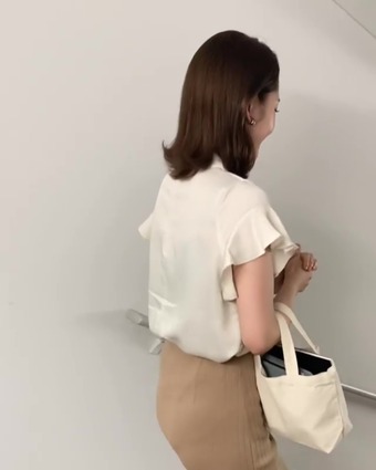 竹﨑由佳アナ　階段インタビューでお尻にパン線！！【GIF動画あり】