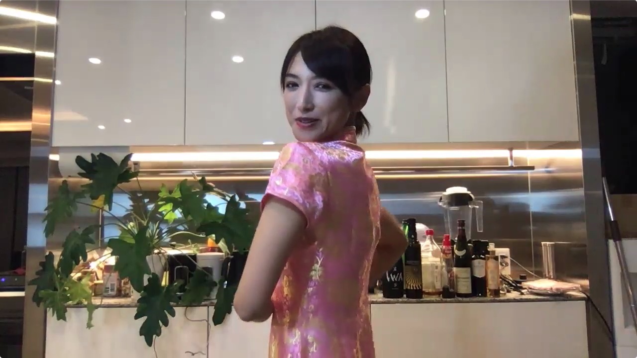 望月理恵アナ チャイナドレスのスリットから太ももを露出して見せつける Gif動画あり アナきゃぷ速報
