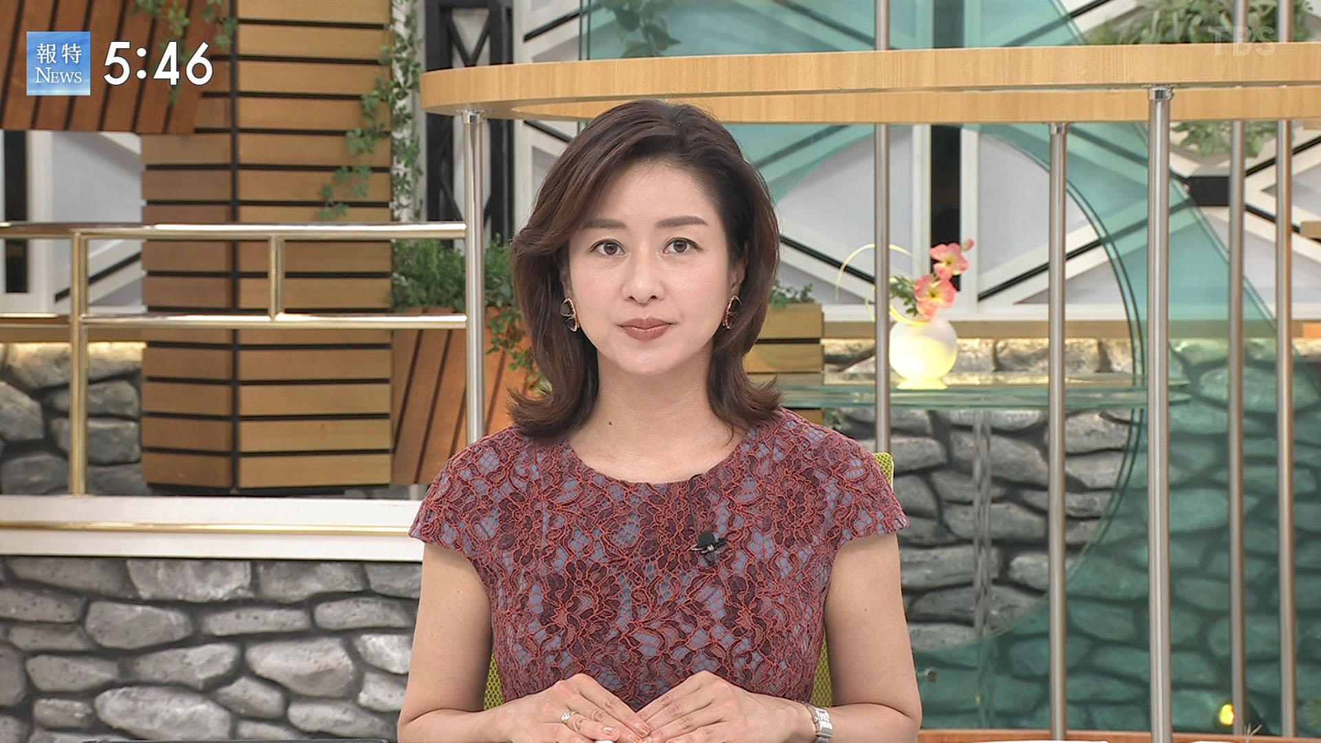 膳場貴子のヌード 膳場貴子アナ 袖口からインナーと胸のふくらみがチラ見え！！ : アナきゃぷ速報