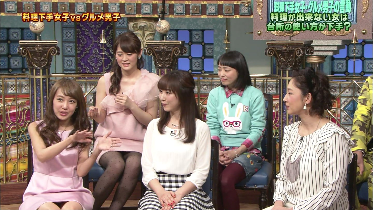 川田裕美アナの横と後ろで、よく知らないモデルが豪快にパンチラ！！ : アナきゃぷ速報