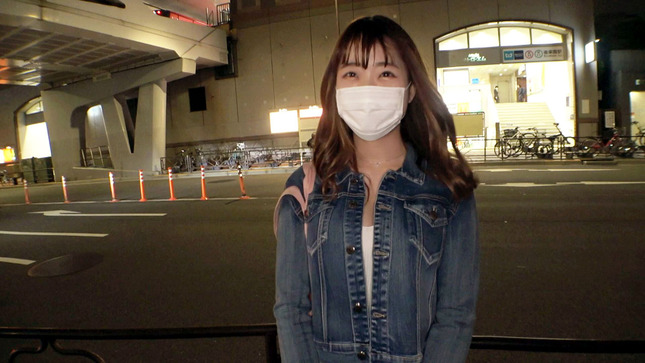 遊園地のウサギの着ぐるみの中の人 1