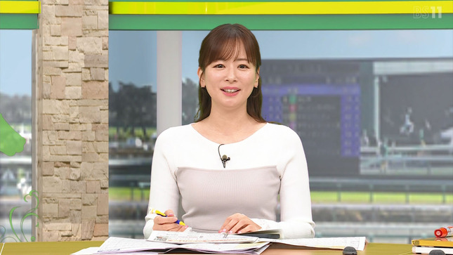 皆藤愛子アナ　胸元強調衣装！！