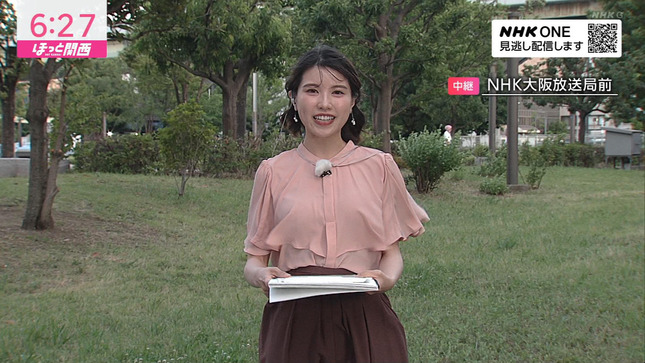 NHK大阪・お天気お姉さん　強風に煽られすぎてブラが浮き出てしまう！！【GIF動画あり】