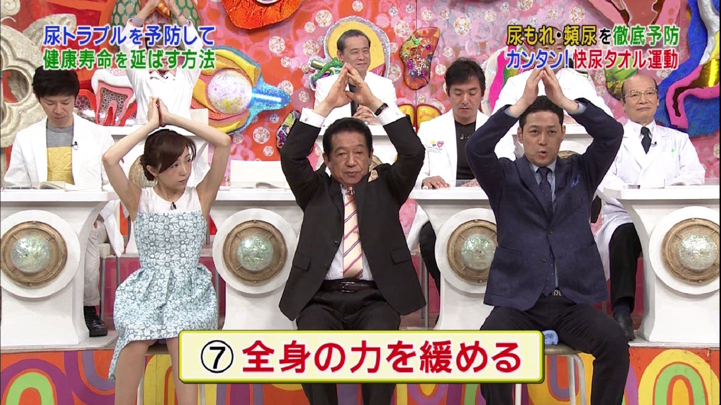 森本智子　チラ 森本智子アナのスカートの奥の何か！！ : アナきゃぷ速報