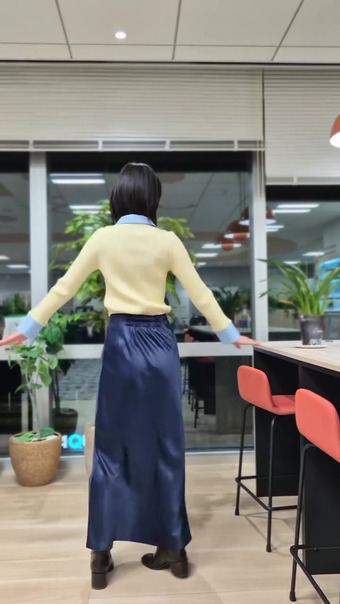 海老原優香アナ　回るお尻とニットの胸元！！【GIF動画あり】