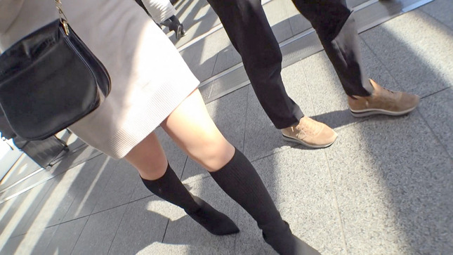 ニットワンピを着たおっとり系お姉さん 1