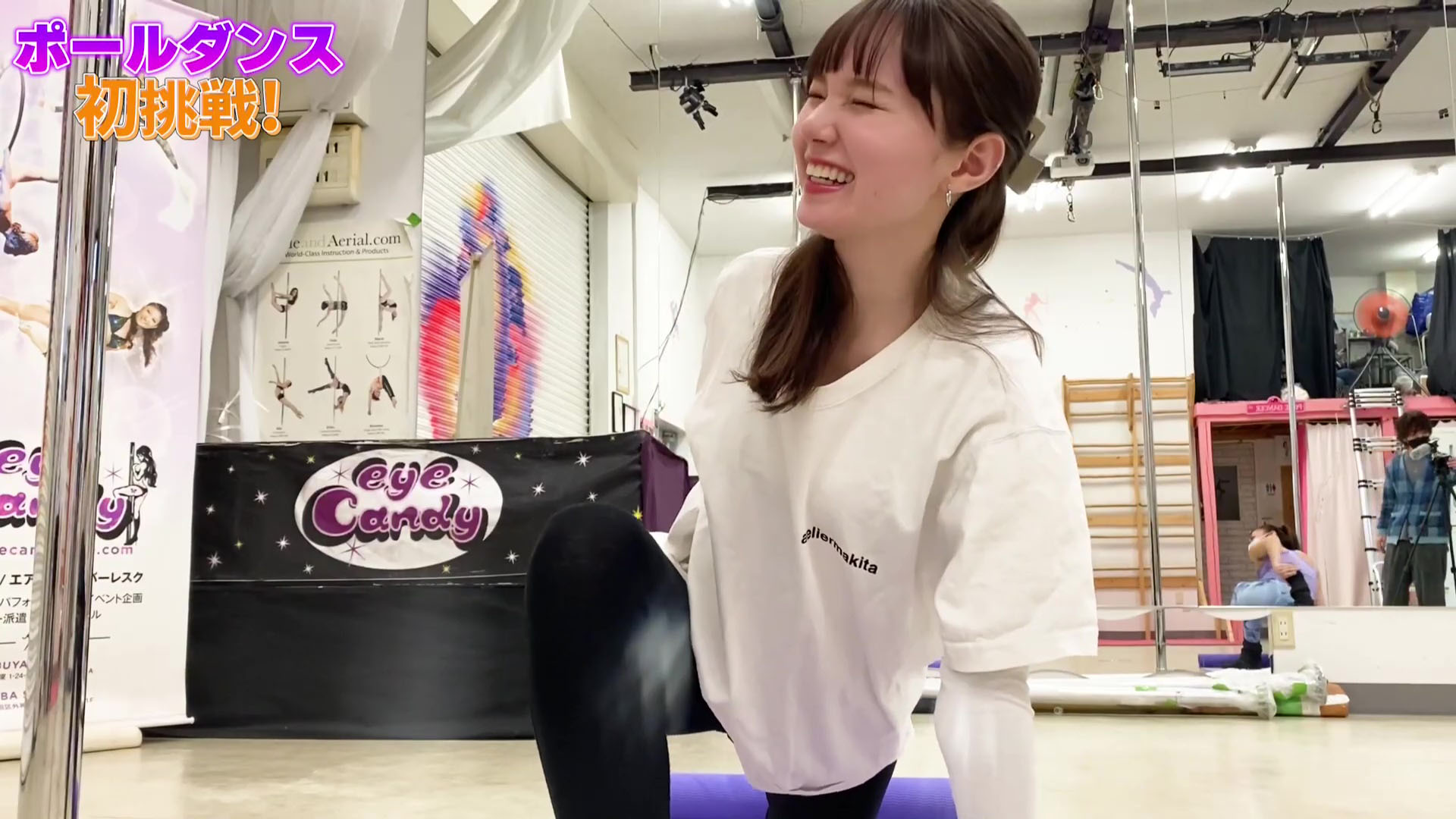 ダンス　胸ちら  gif マーシュ彩キャスター ポールダンスで胸チラ、谷間チラ！！【GIF動画あり】 : アナきゃぷ速報