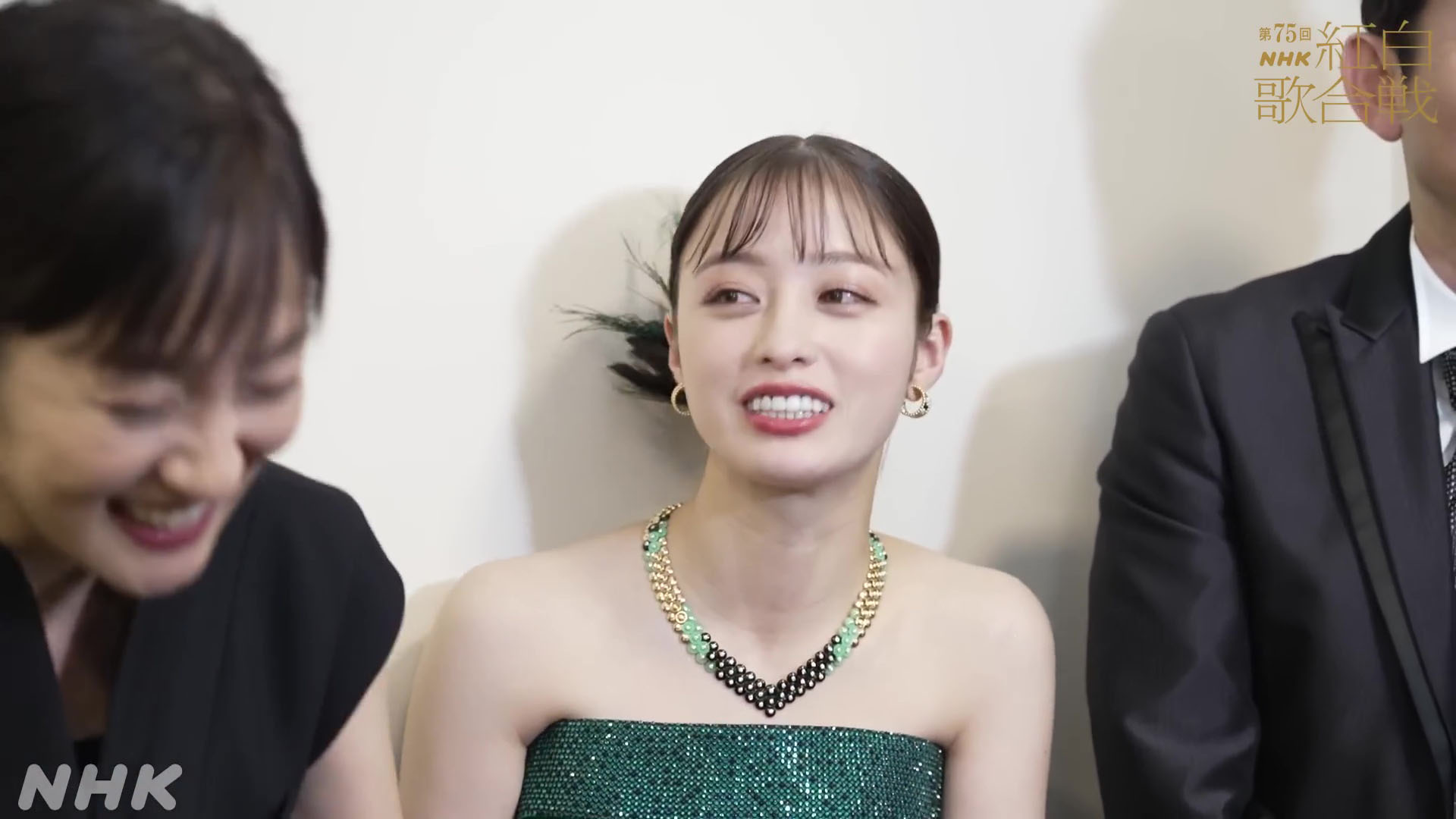 鈴木菜穂子放尿写真 鈴木奈穂子アナ 脇からインナーチラ見え！！ : アナきゃぷ速報