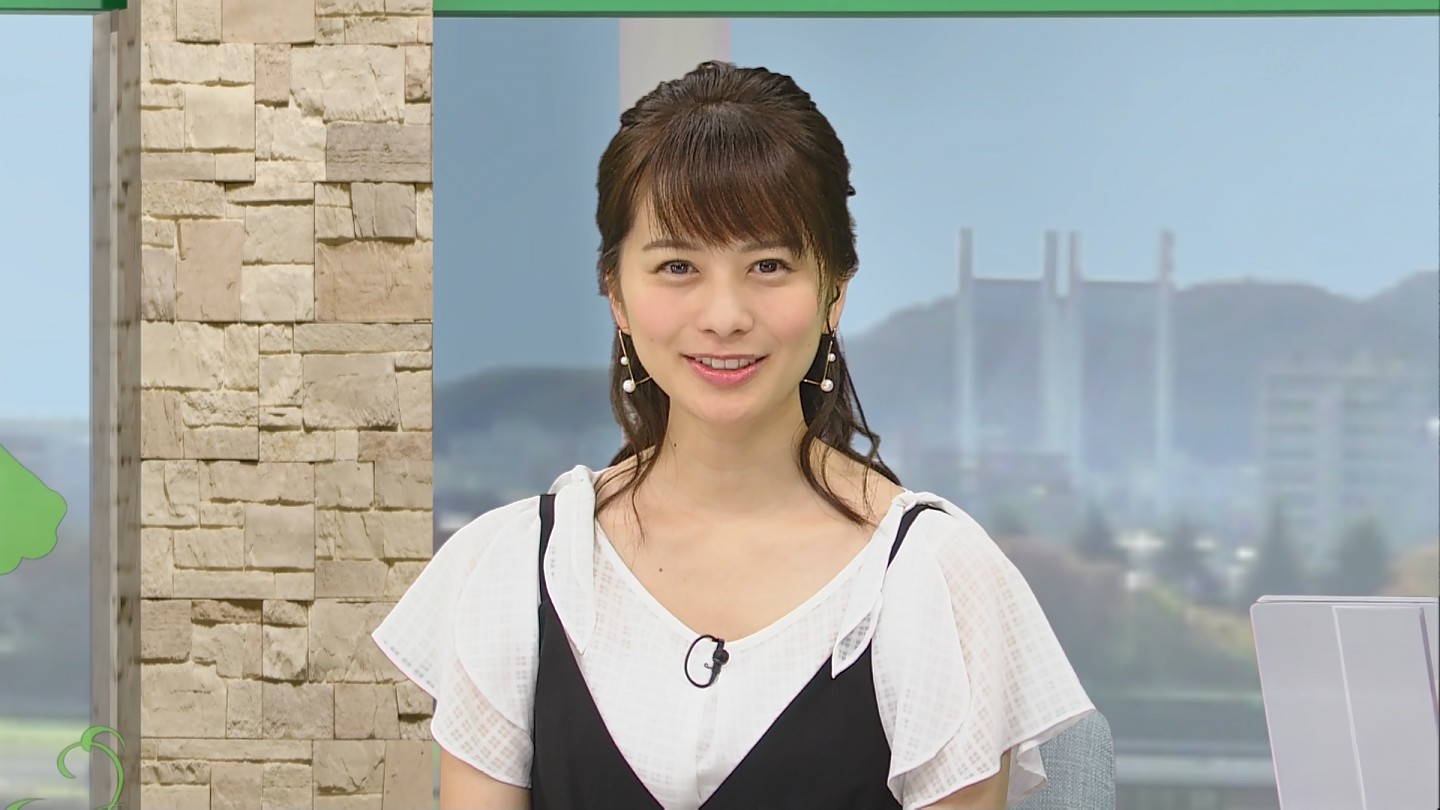 高見侑里アナの谷間が見えた アナきゃぷ速報