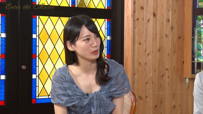 山本倖千恵アナ　谷間の見える衣装を着る！！