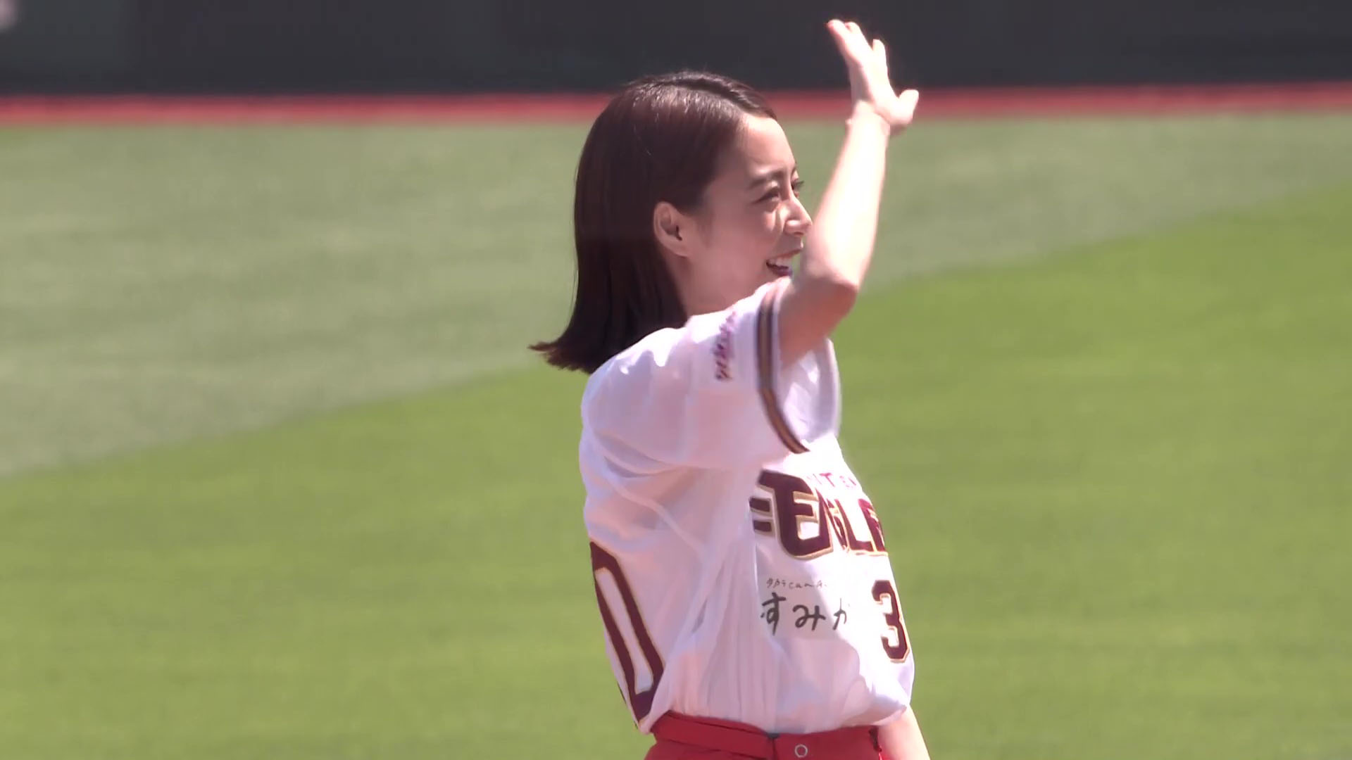 宇垣美里アナ 始球式で激しく乳揺れ Gif動画あり アナきゃぷ速報