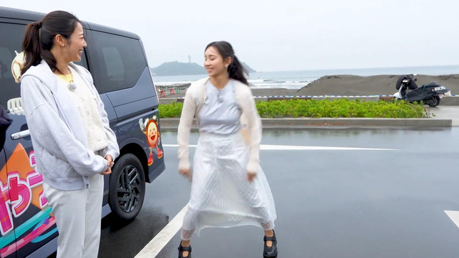 石渡花菜アナ　巨乳が揺れて、下半身も透け透け！！【GIF動画あり】
