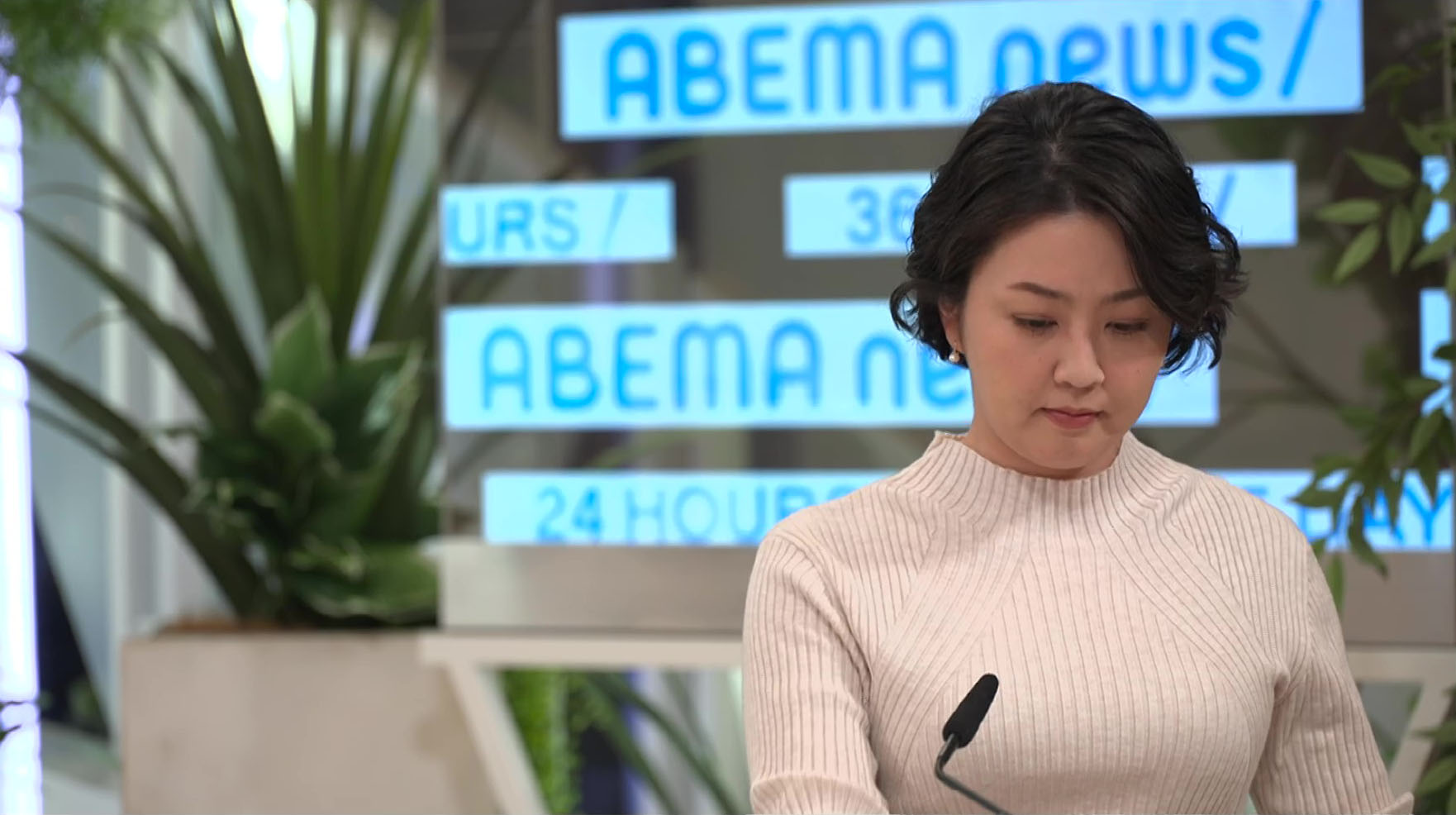 矢島悠子アナ ニットで巨乳がくっきり！！ | アナきゃぷ速報