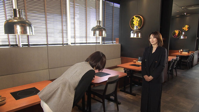 河出奈都美アナ　お辞儀のお尻！！【GIF動画あり】