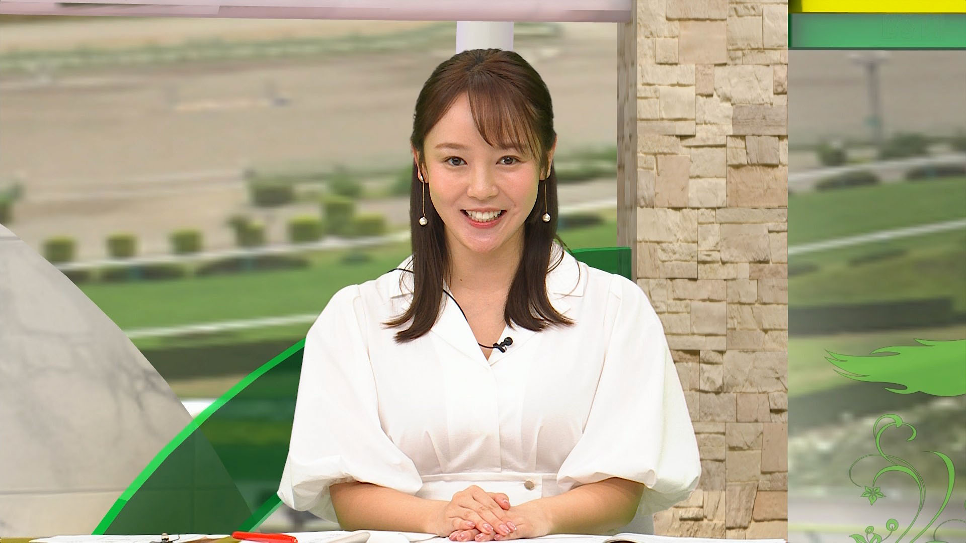 皆藤　愛子　接写 皆藤愛子アナ ノースリーブで脇全開ポーズ！！ : アナきゃぷ速報