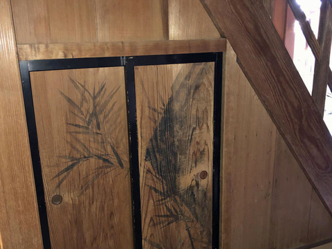 先進の階段下収納