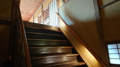 階段は急勾配
