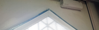 玄関窓先端の誤魔化し