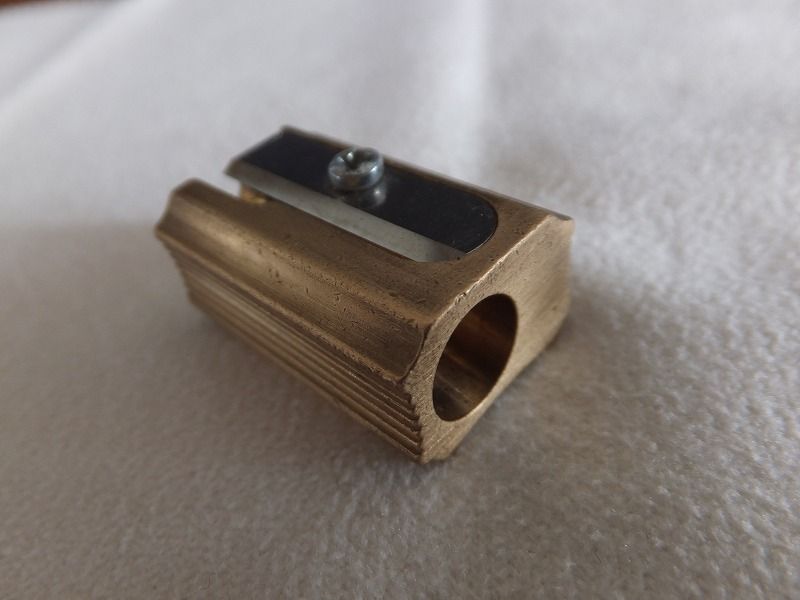 手回し鉛筆削りのすすめ 集中力が切れた時や煮詰まった時にリフレッシュできる手動鉛筆削り器とは 玩物喪志 佳境に至りてコーヒーブレイク