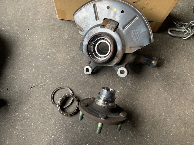 フォード エスケープ フロントハブベアリング交換! : 車だい好きオヤジ